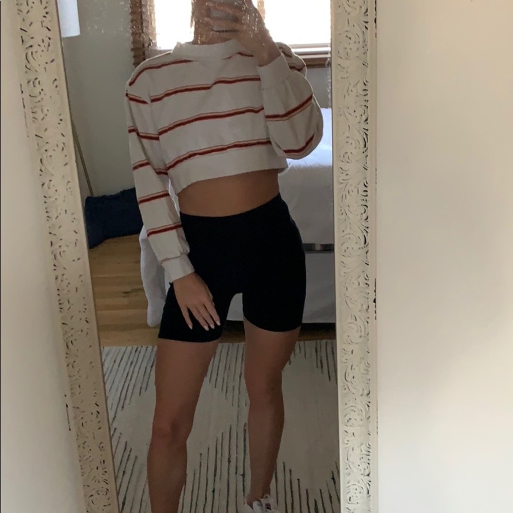 cropped sweatshirt